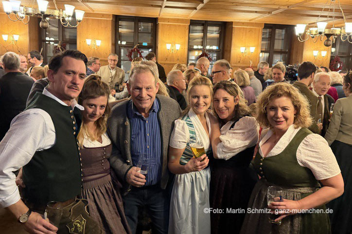   "Weiberwirtschaft" am 03.02.2026 der Iberl-B&uuml;hne (&copy;Foto: Martin Schmitz ) 